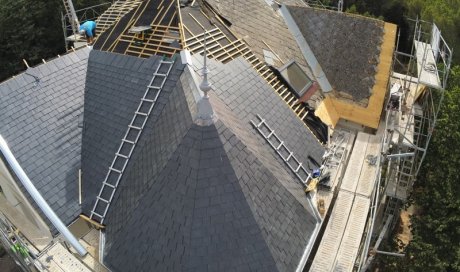Nettoyage et réparation de toitures par un couvreur professionnel Béziers 
